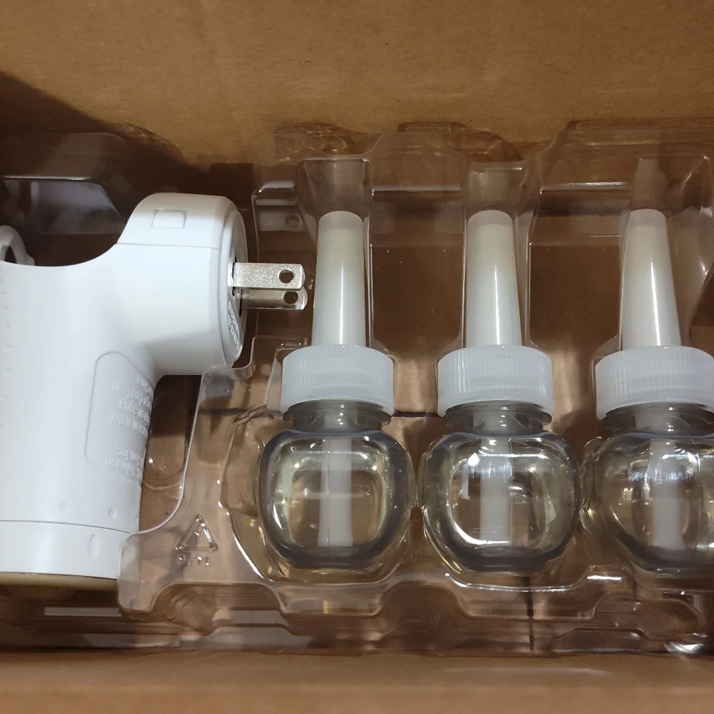 NWT! Glade Plug-In Oil Diffuser Set